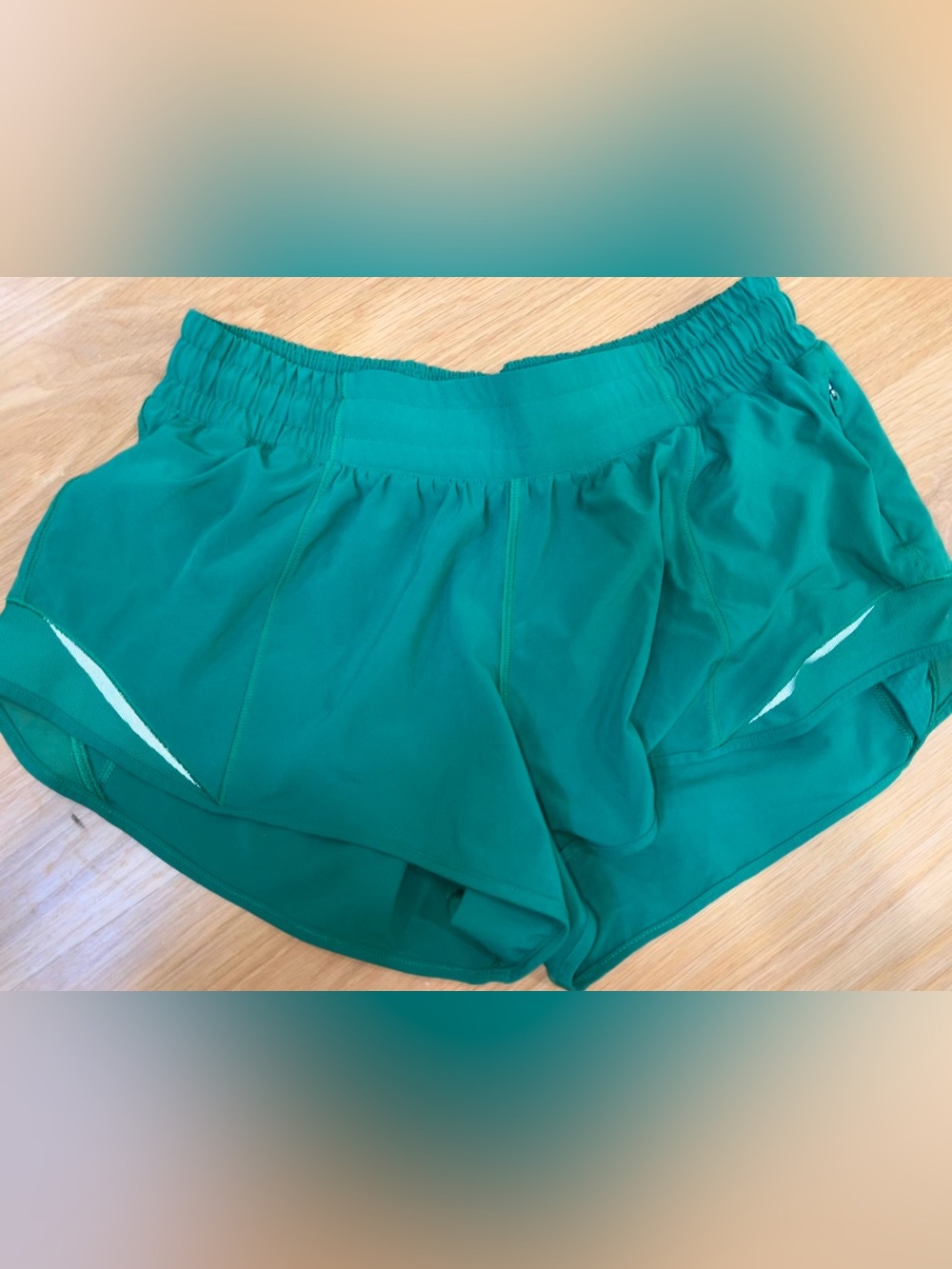 Lululemon Hotty Hot LR Short 2.5” Cascadia Green in size 6 - Picture 2 of 4